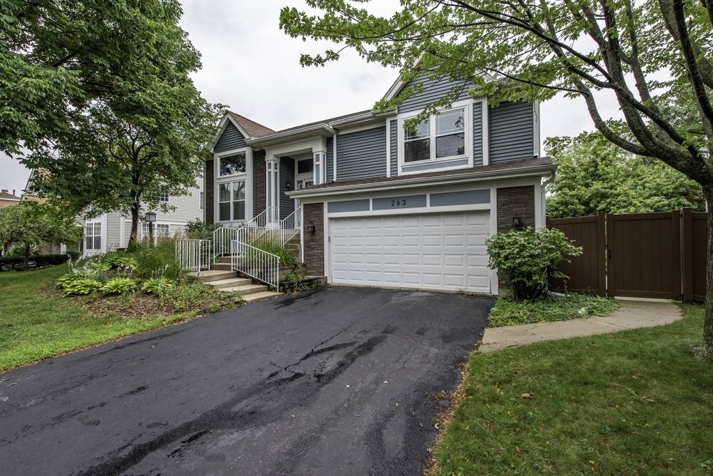 263 Pembrook LN, Mundelein, IL 60060