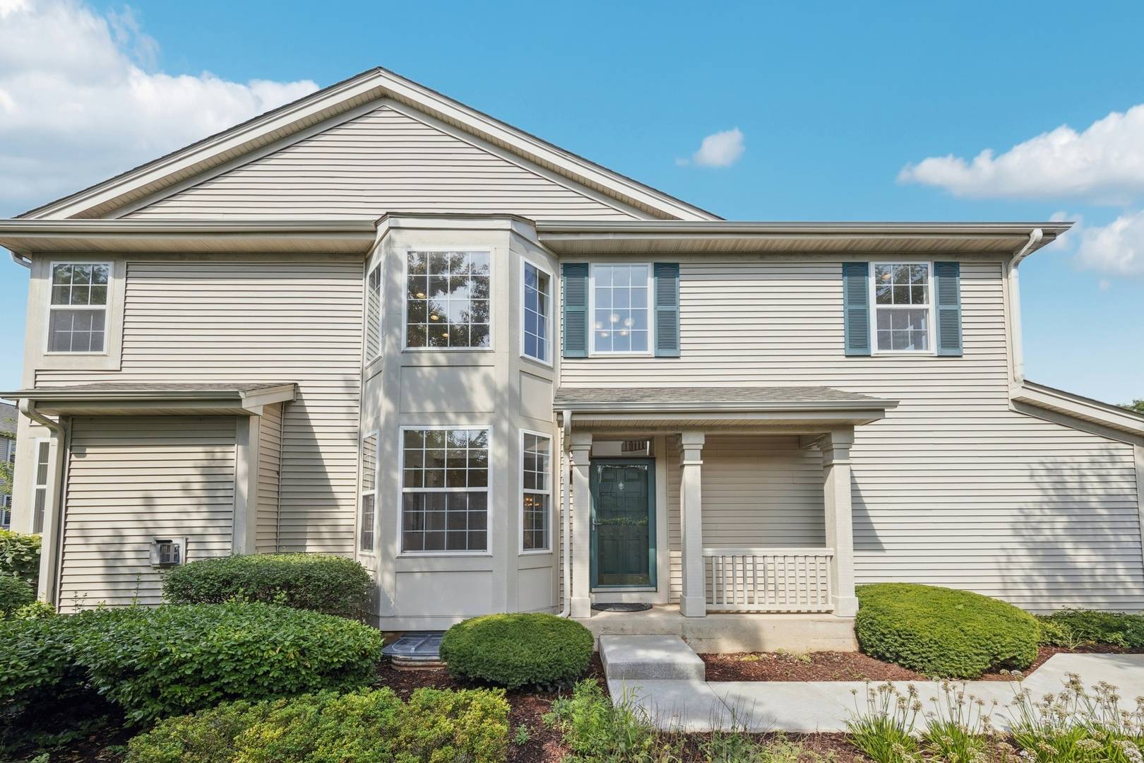 379 Evergreen CIR, Glendale Heights, IL 60139