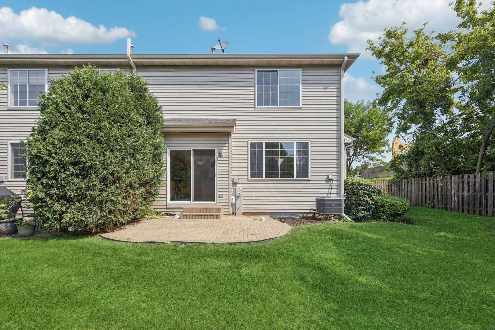 379 Evergreen CIR, Glendale Heights, IL 60139