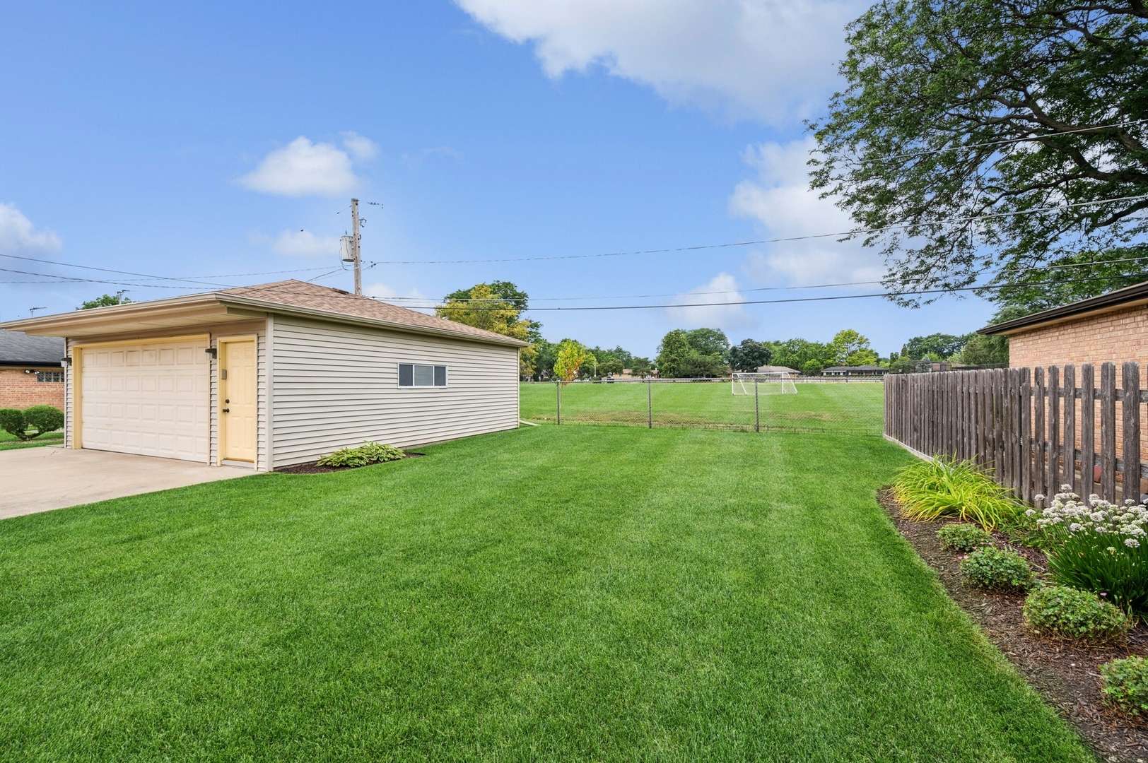 7818 N Oleander AVE, Niles, IL 60714