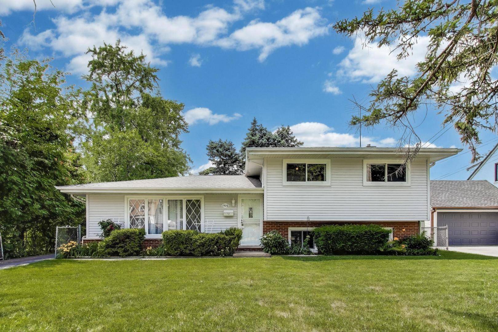 1920 Webster LN, Des Plaines, IL 60018