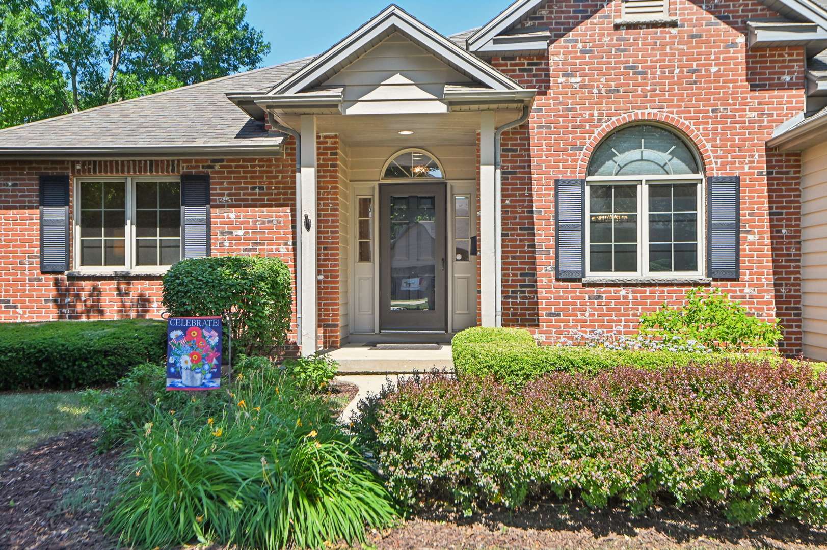 280 Presidential LN, Elgin, IL 60123