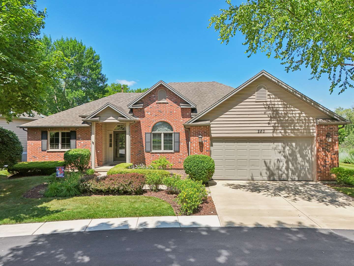 280 Presidential LN, Elgin, IL 60123