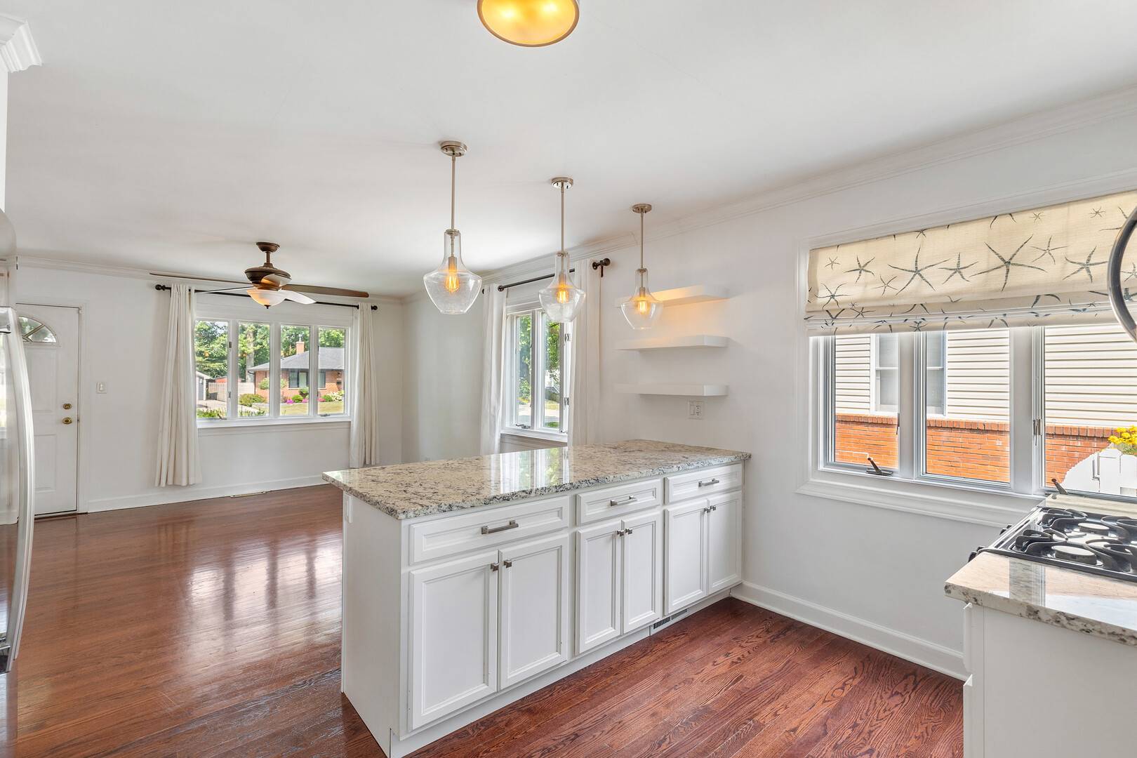 17 N Pine ST, Mount Prospect, IL 60056