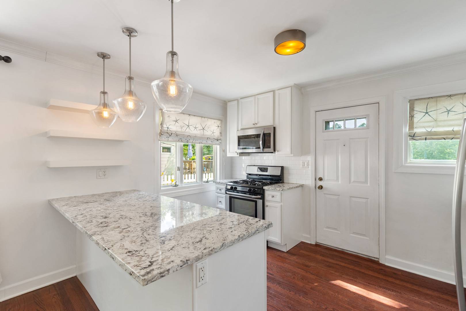 17 N Pine ST, Mount Prospect, IL 60056