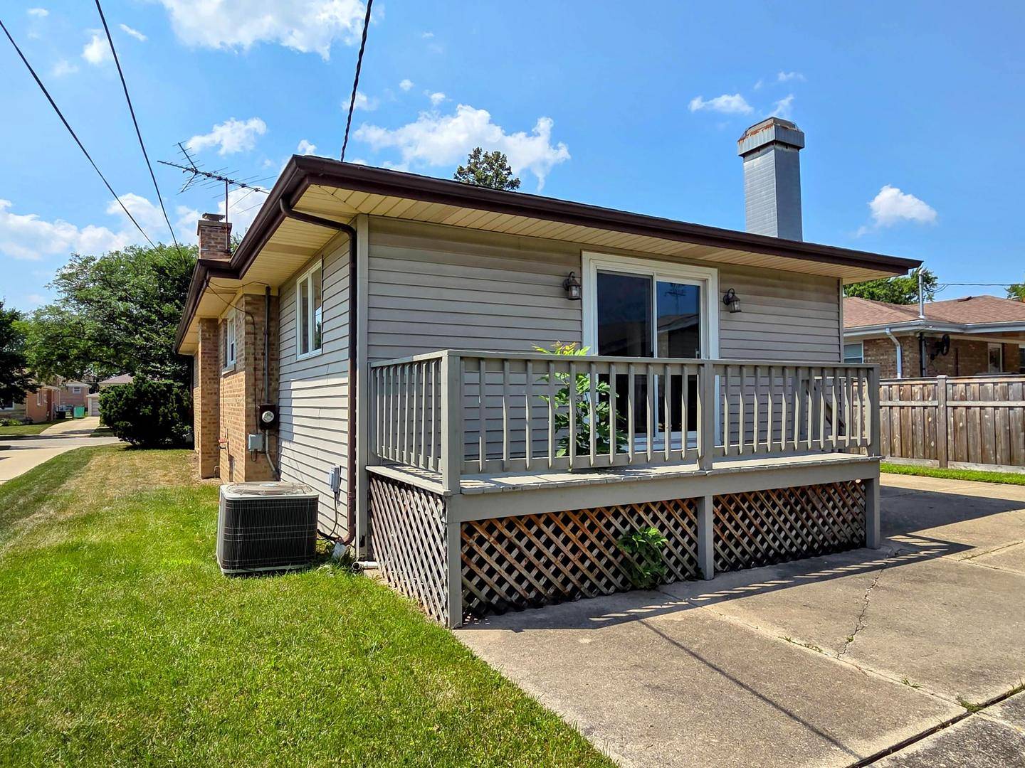 8623 N Ozanam AVE, Niles, IL 60714
