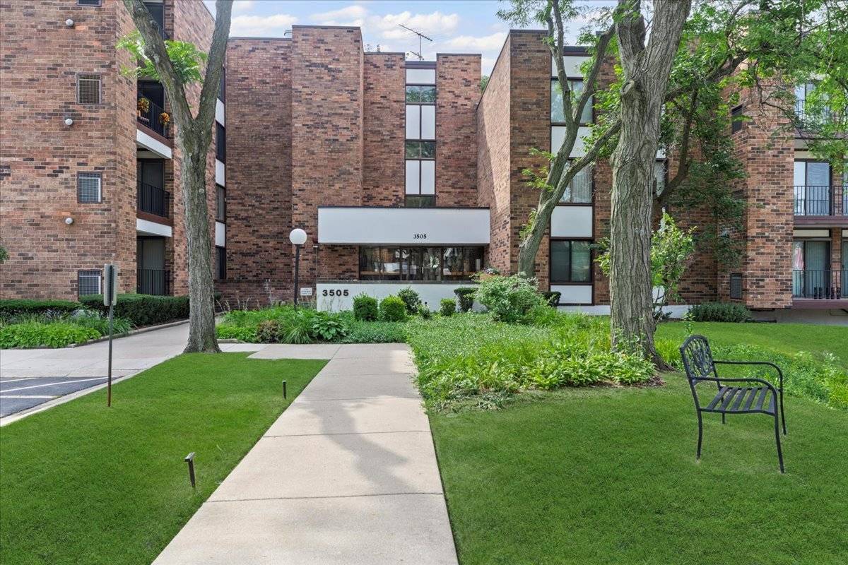 3505 Lakeview DR #204, Hazel Crest, IL 60429