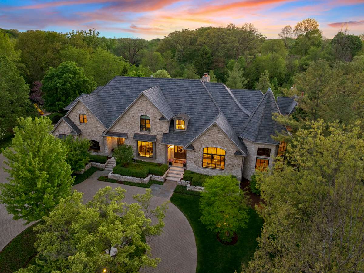 1010 Glenbriar CT, St. Charles, IL 60174