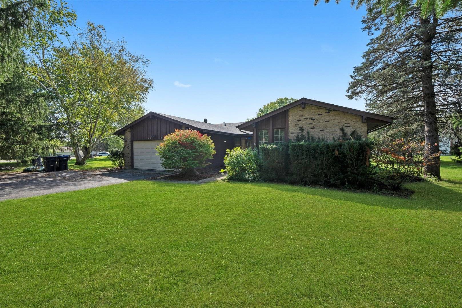 4617 Gregory ST, Mchenry, IL 60051