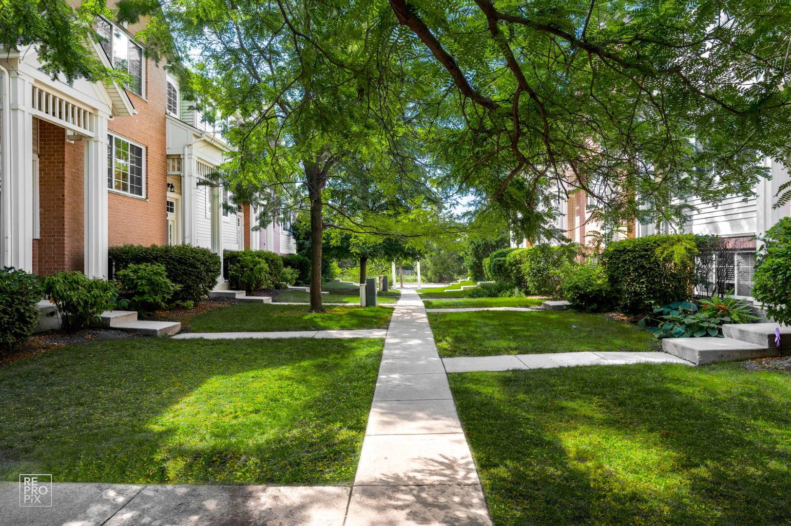 758 Hanbury DR, Des Plaines, IL 60016