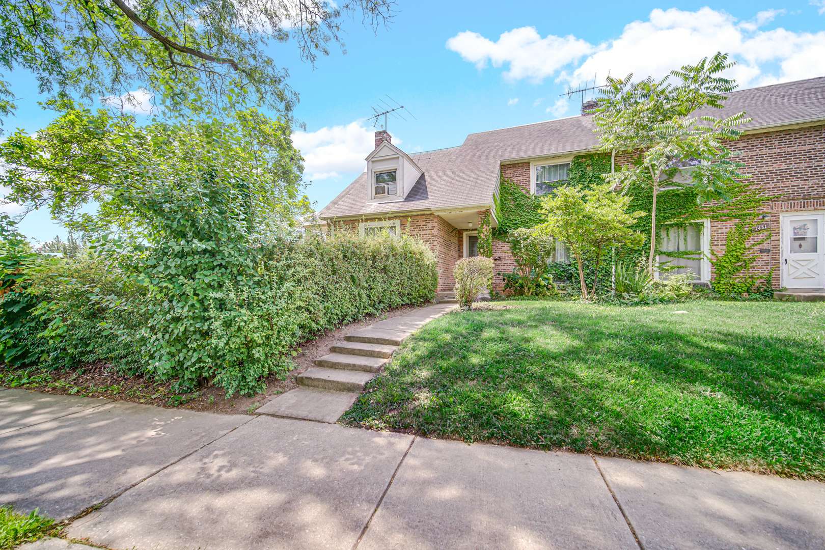 1433 Willow AVE, Des Plaines, IL 60016