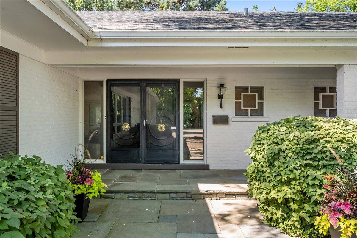356 Sheridan RD, Glencoe, IL 60022