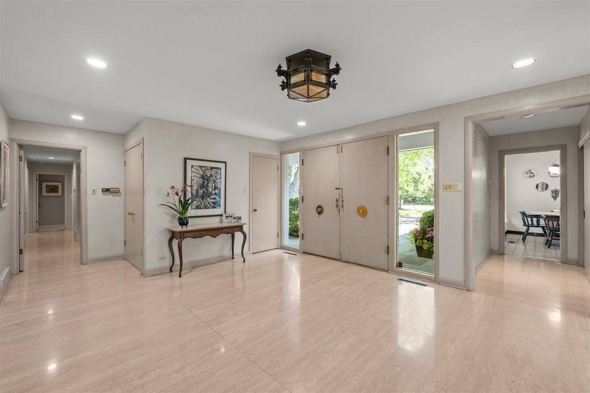 356 Sheridan RD, Glencoe, IL 60022