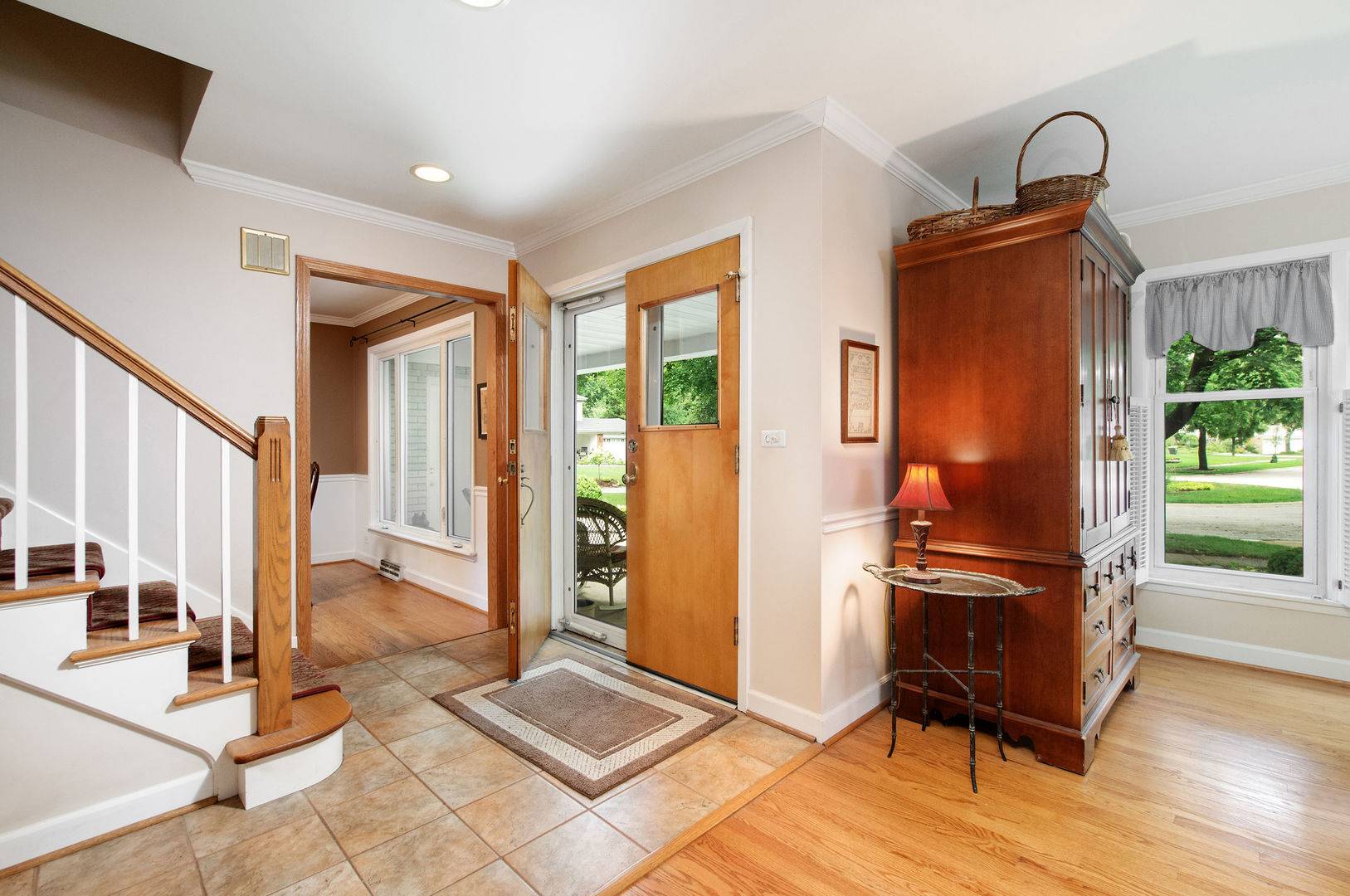 1307 W Mulberry LN, Arlington Heights, IL 60005