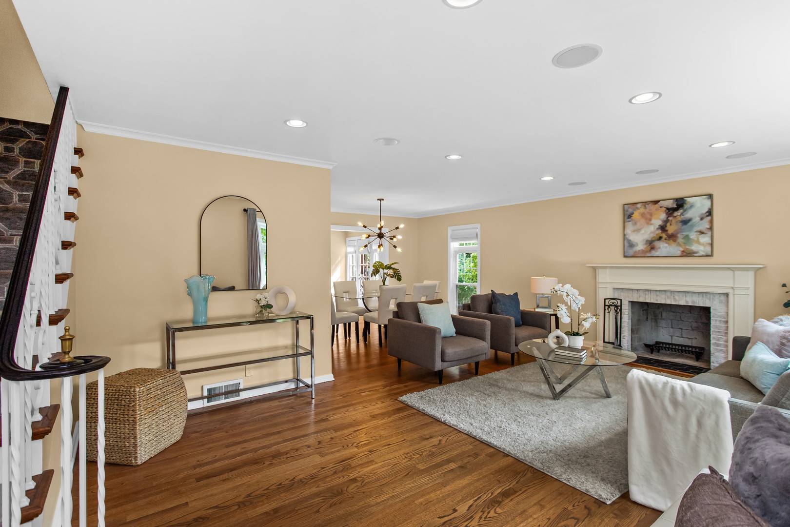 3323 Harrison ST, Evanston, IL 60201