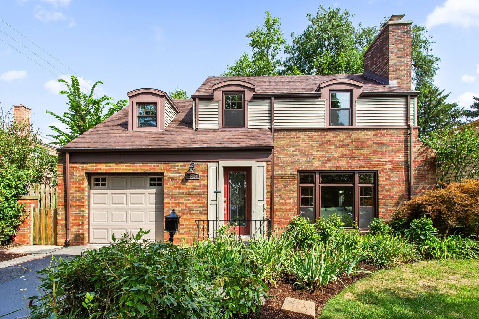 3323 Harrison ST, Evanston, IL 60201