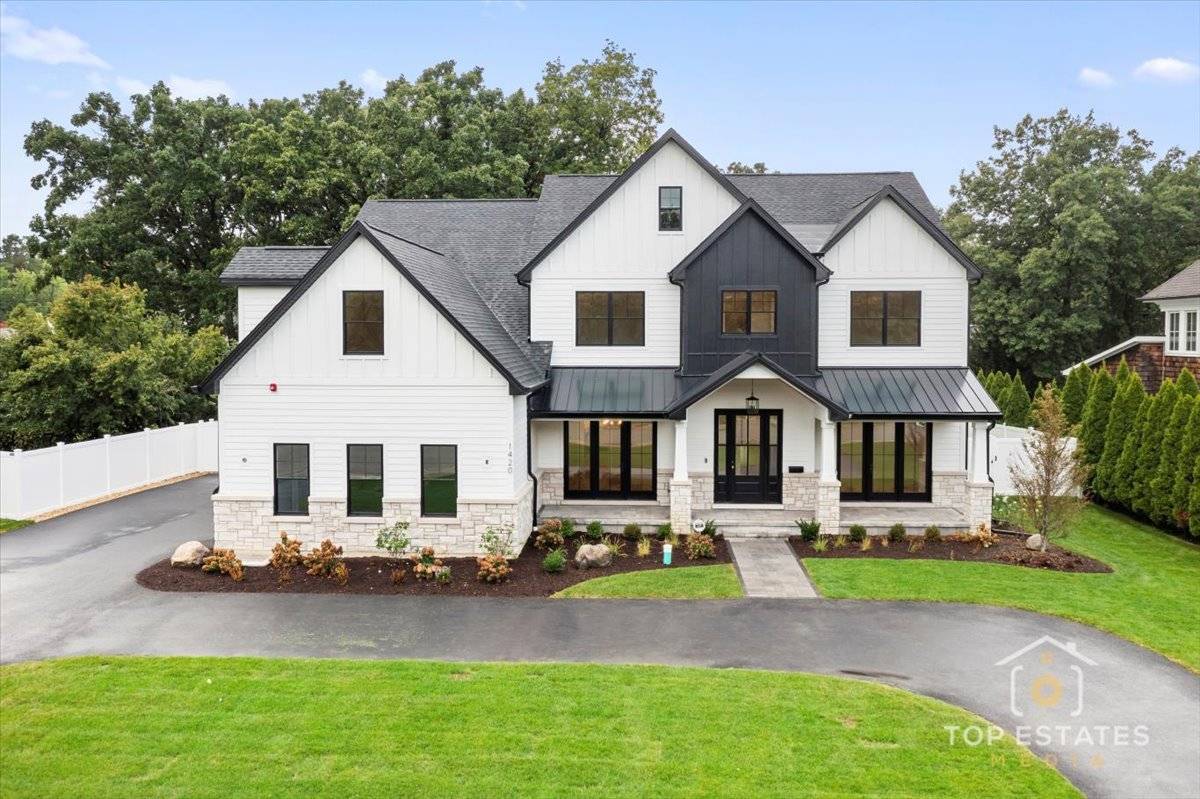 1420 Windcrest RD, Deerfield, IL 60015