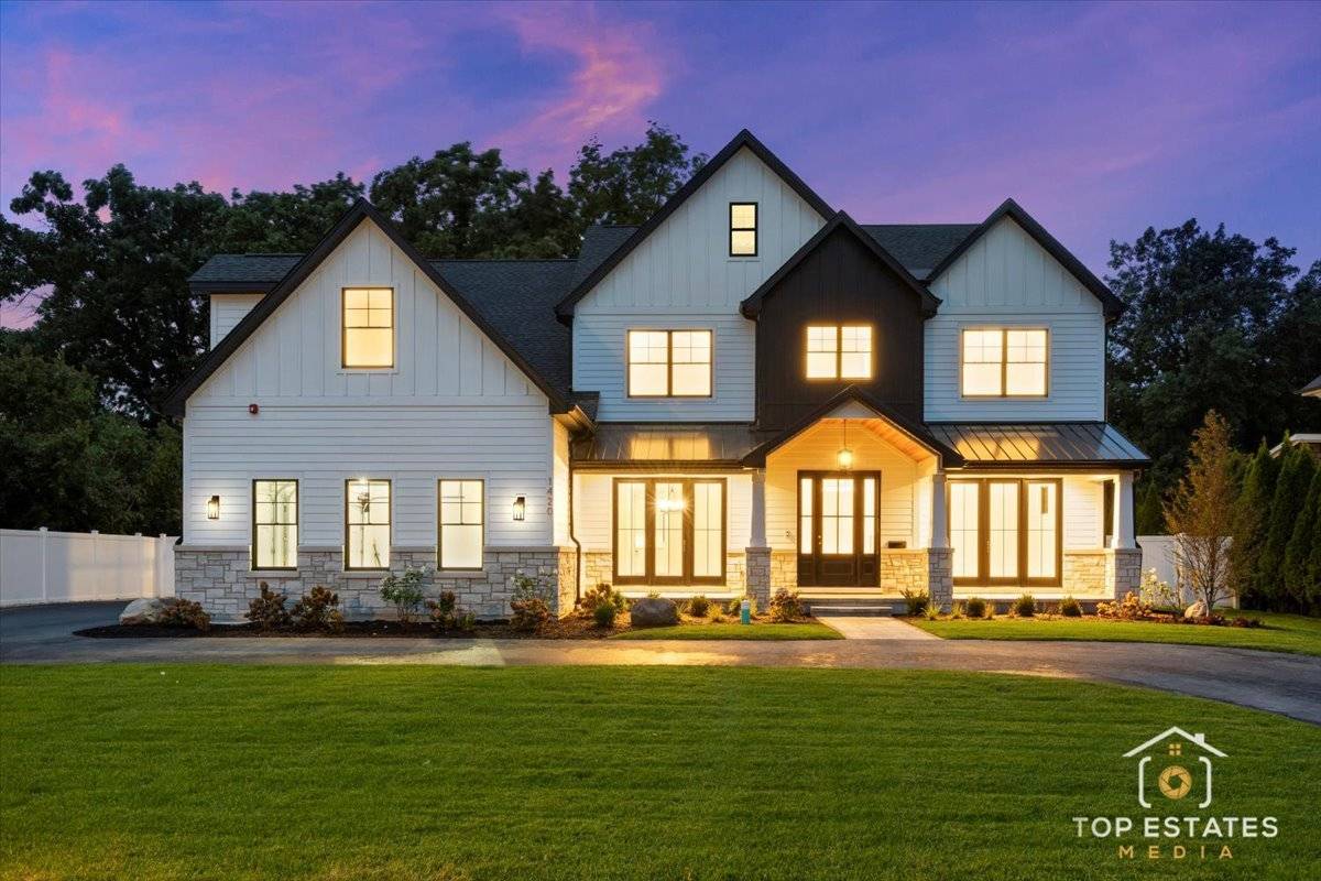 1420 Windcrest RD, Deerfield, IL 60015