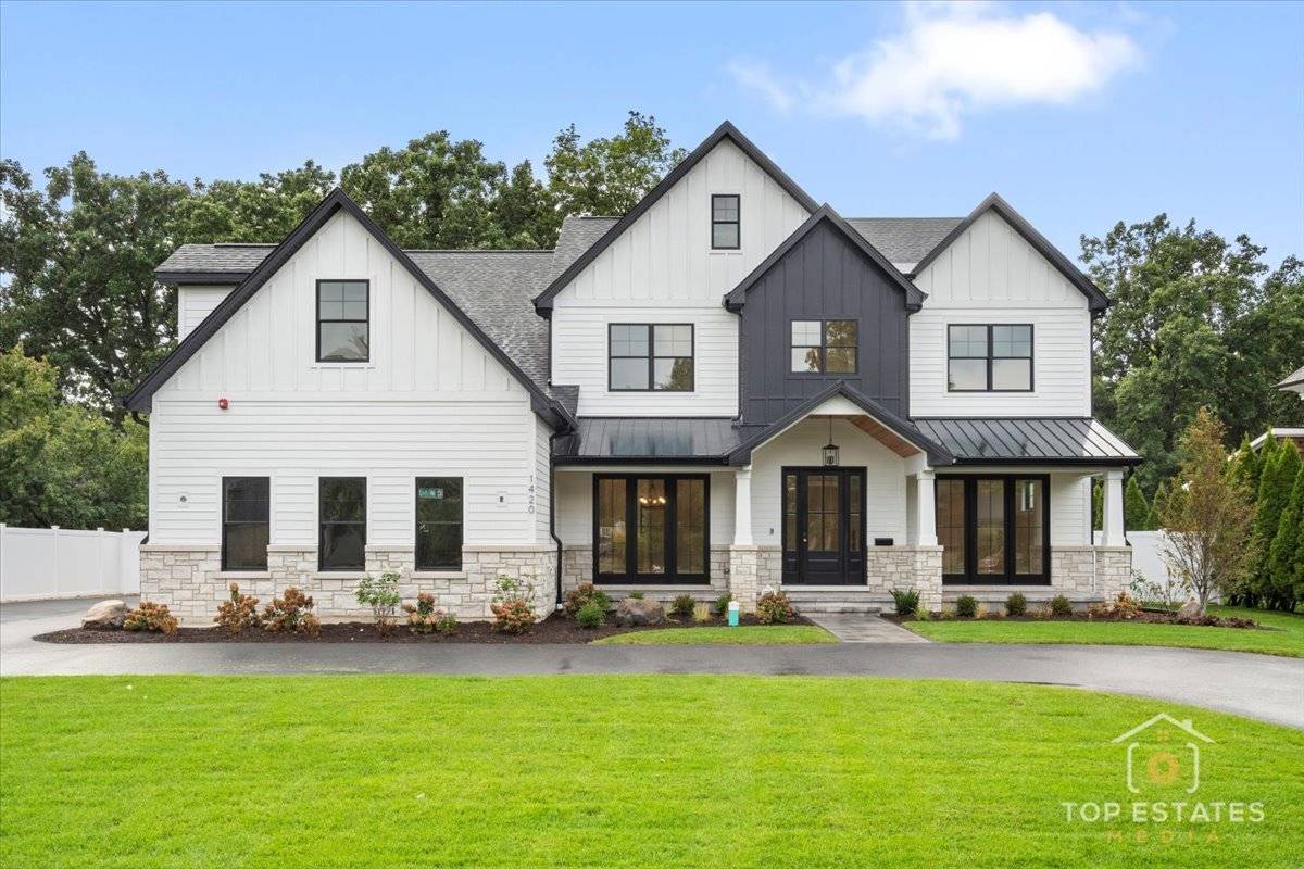 1420 Windcrest RD, Deerfield, IL 60015