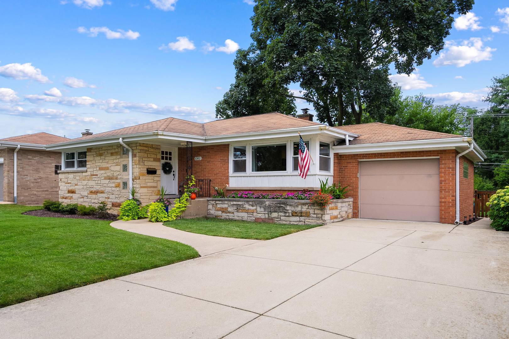 1302 W Campbell ST, Arlington Heights, IL 60005