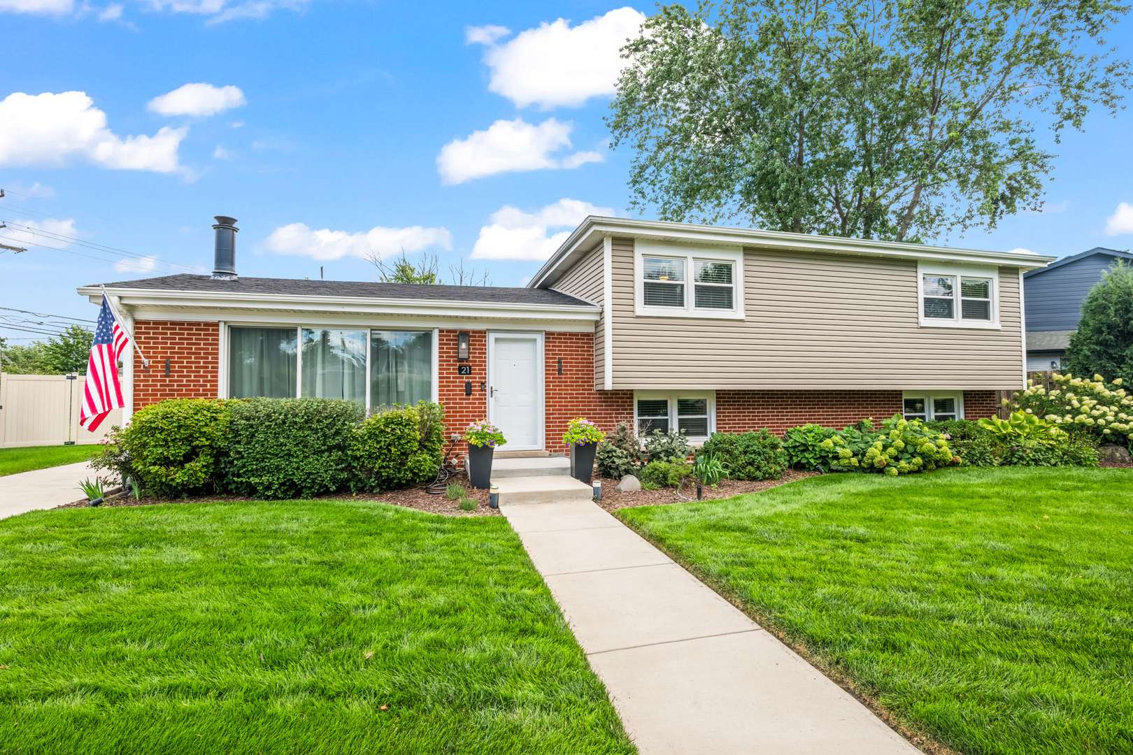 21 W Bradley ST, Des Plaines, IL 60016