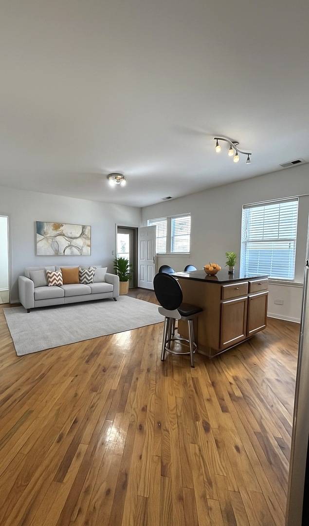 2414 W Bryn Mawr AVE #1W, Chicago, IL 60659