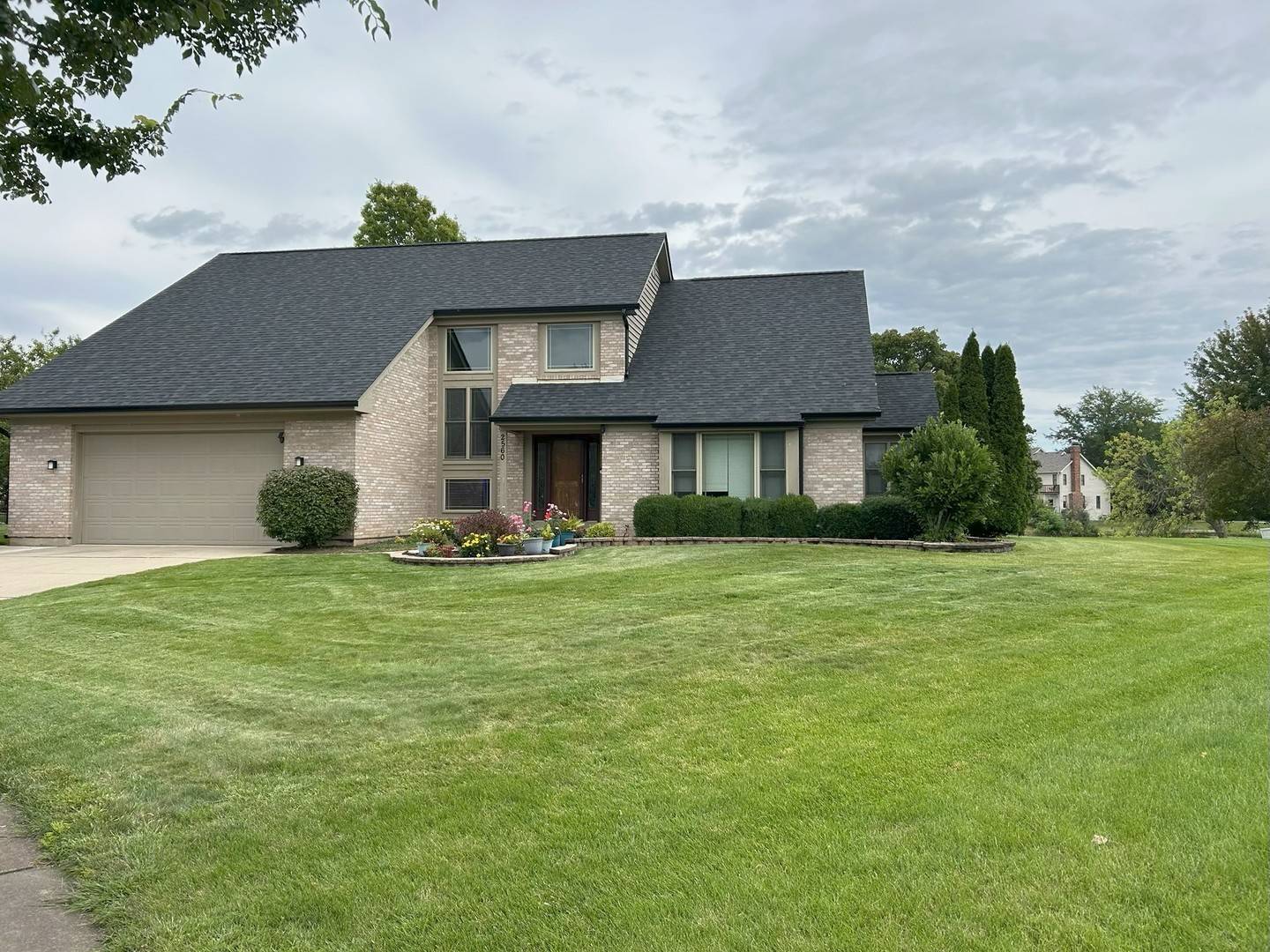 2560 Middle Queensbury CT, Aurora, IL 60506