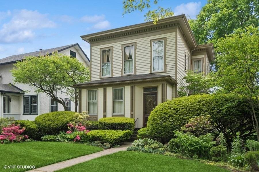 2210 Hartzell ST, Evanston, IL 60201