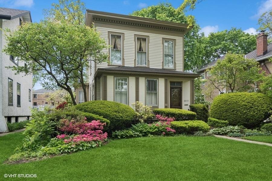 2210 Hartzell ST, Evanston, IL 60201