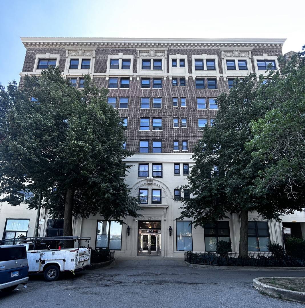 1205 W Sherwin AVE #412, Chicago, IL 60626