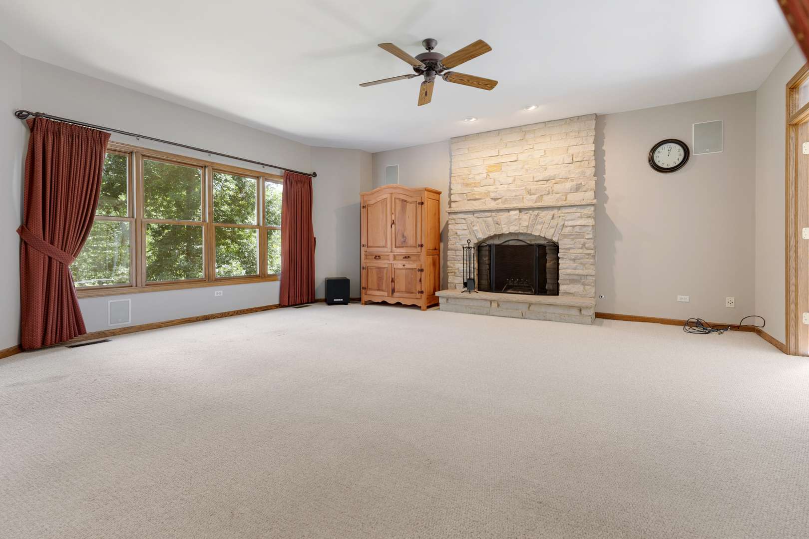 695 Braintree LN, Bartlett, IL 60103