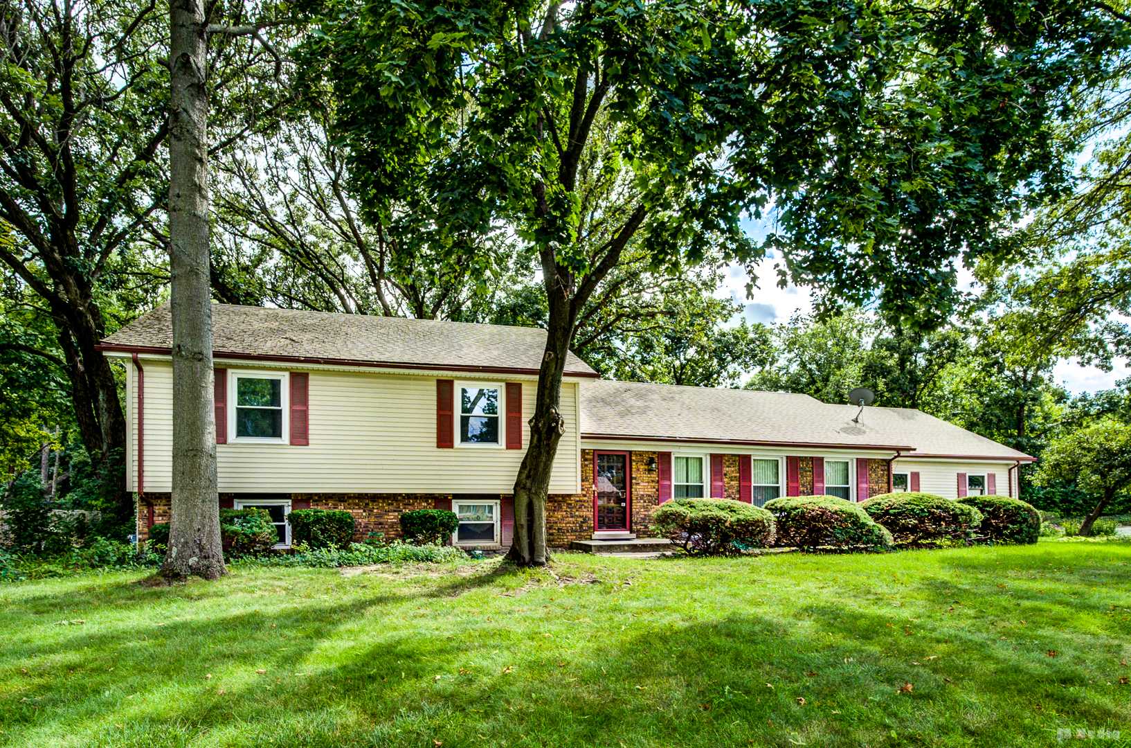 8 Berk LN, Crete, IL 60417