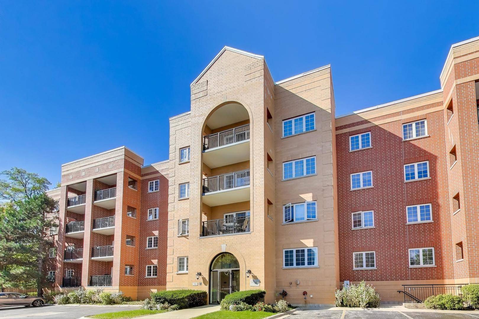 55 S Hale ST #202, Palatine, IL 60067