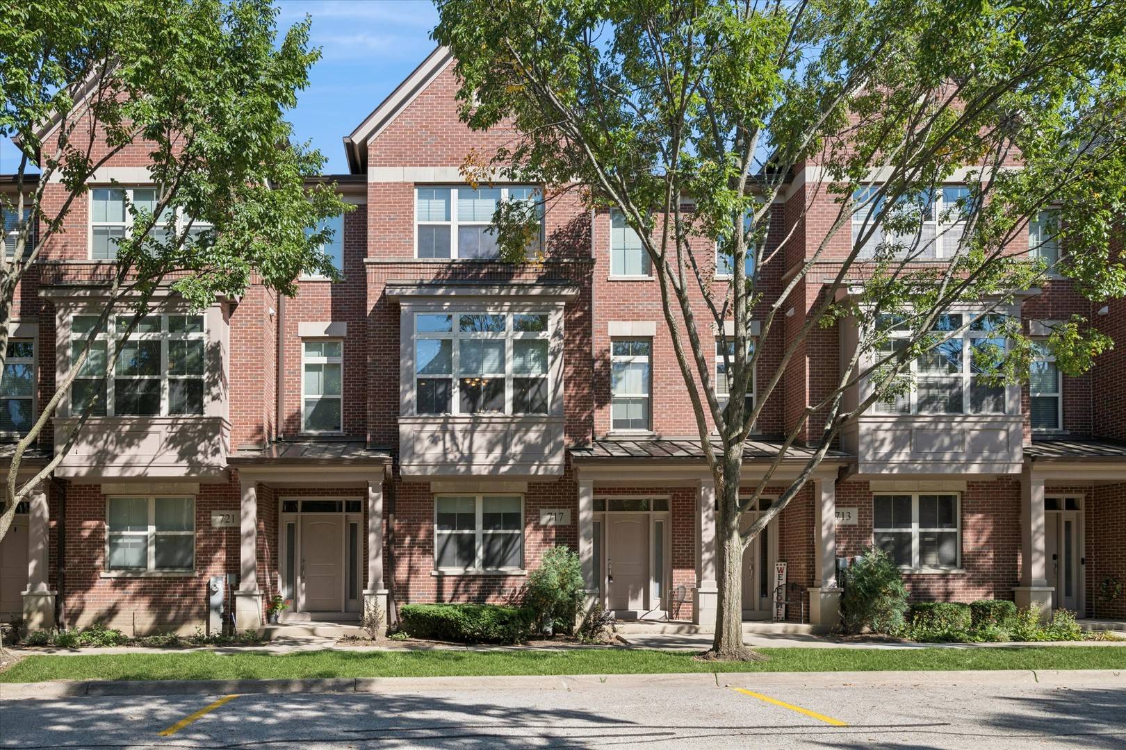 717 Summit LN, Vernon Hills, IL 60061