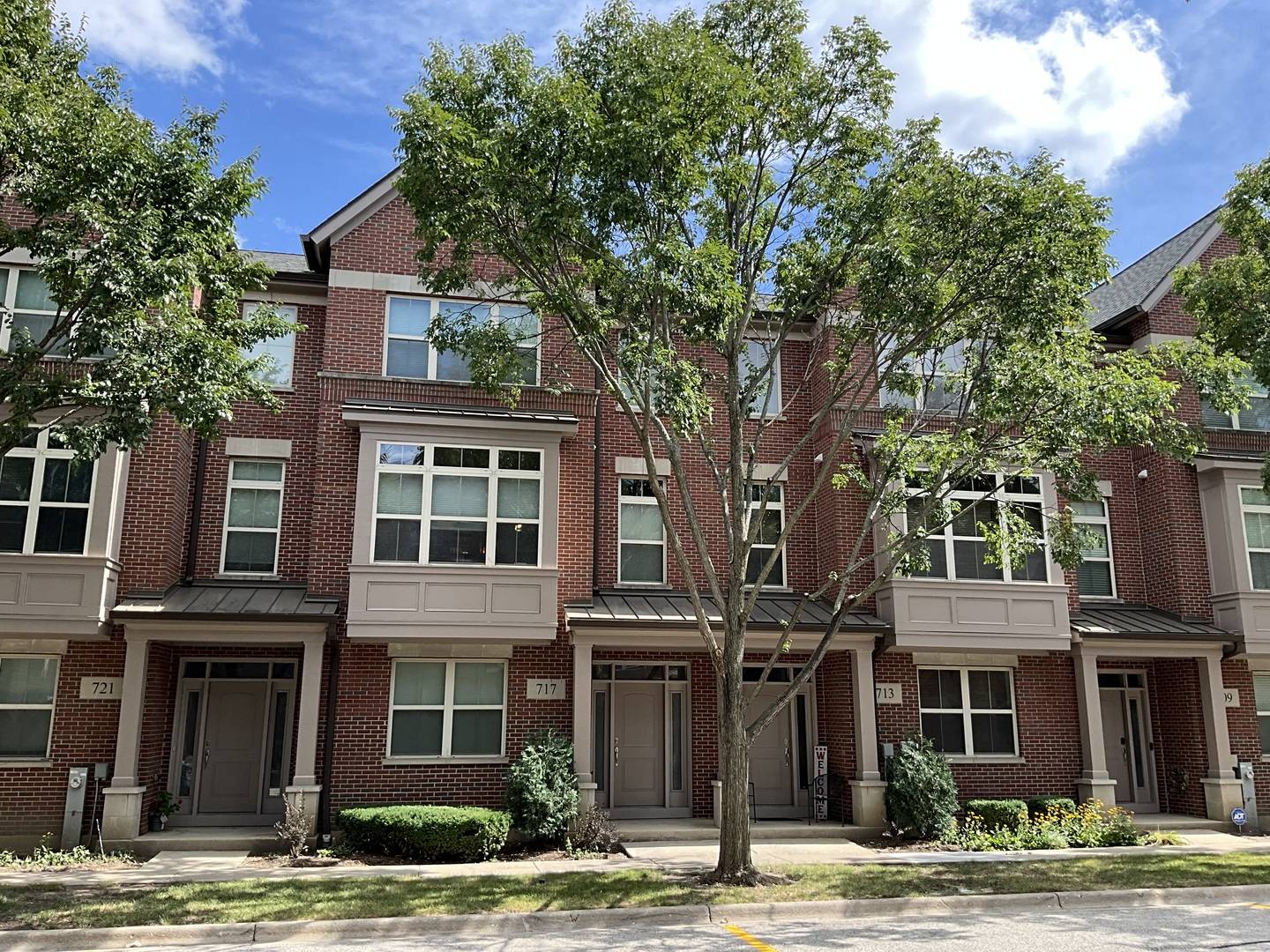 717 Summit LN, Vernon Hills, IL 60061