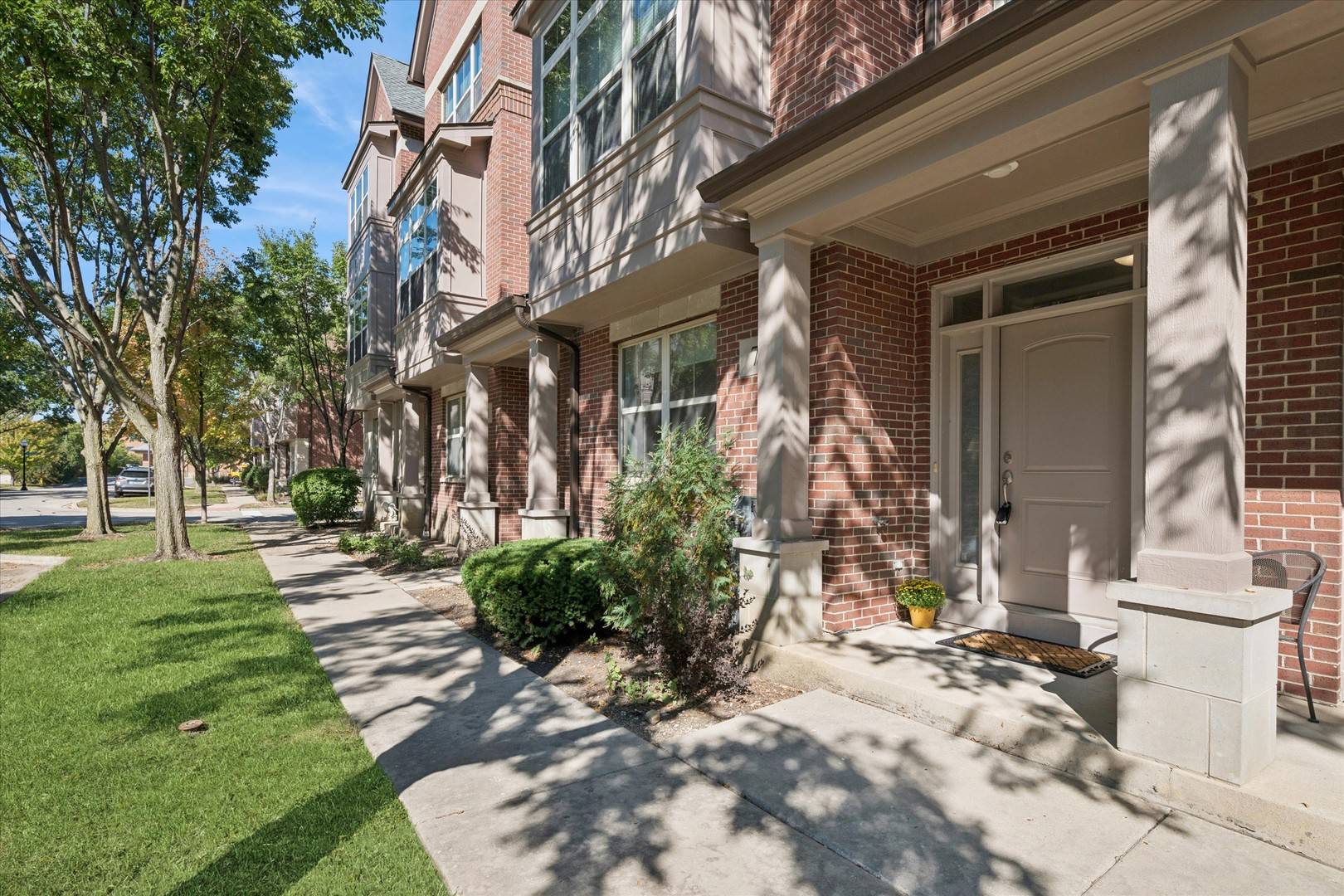 717 Summit LN, Vernon Hills, IL 60061