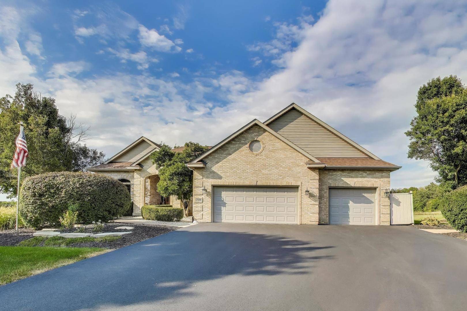 3406 Forest Ridge DR, Spring Grove, IL 60081