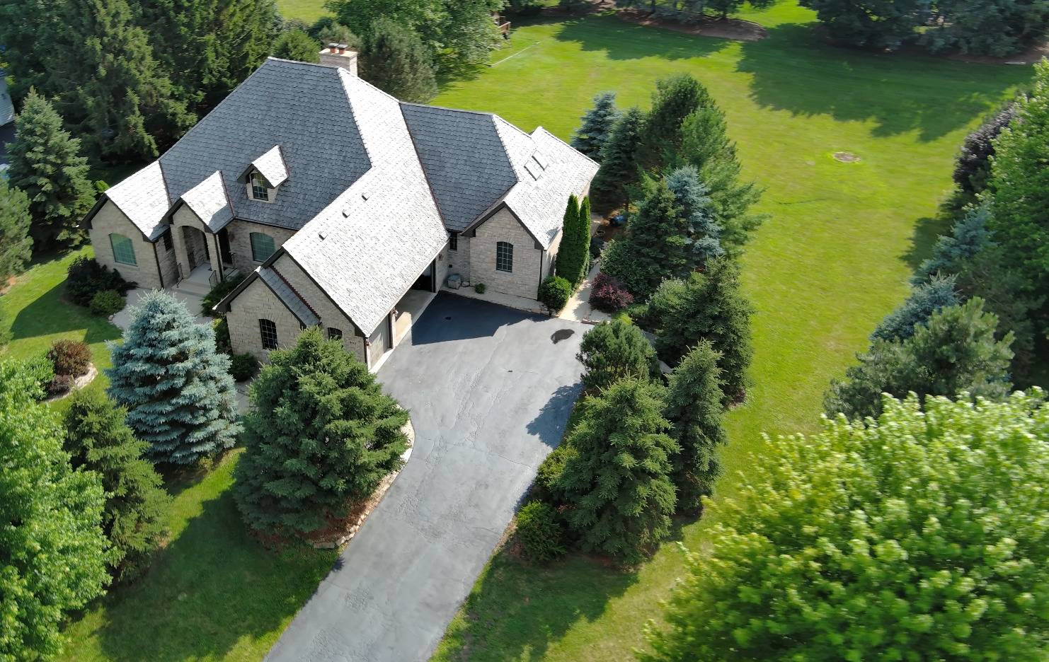 8407 Appaloosa LN, Spring Grove, IL 60081