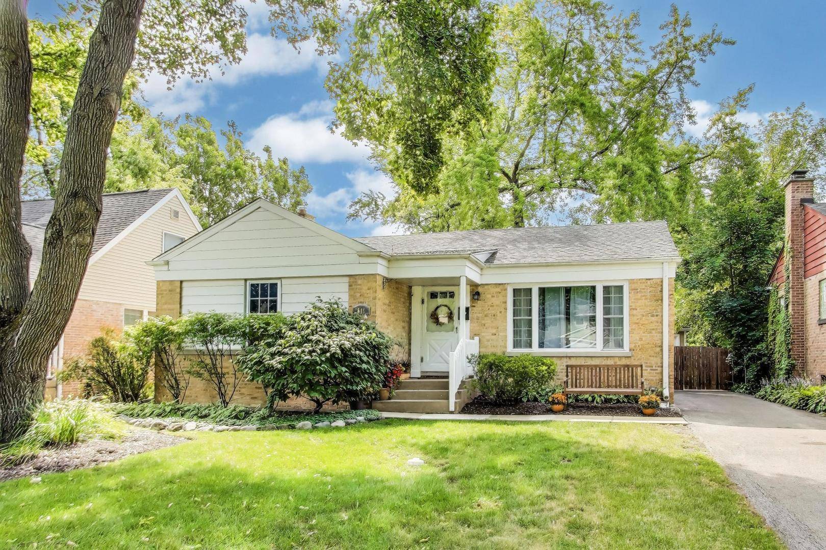 815 E Olive ST, Arlington Heights, IL 60004