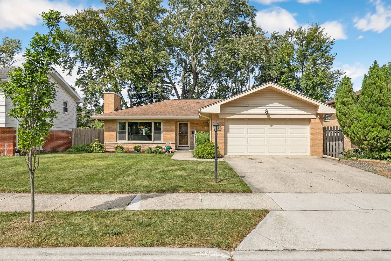 205 Huntington CT, La Grange Park, IL 60526