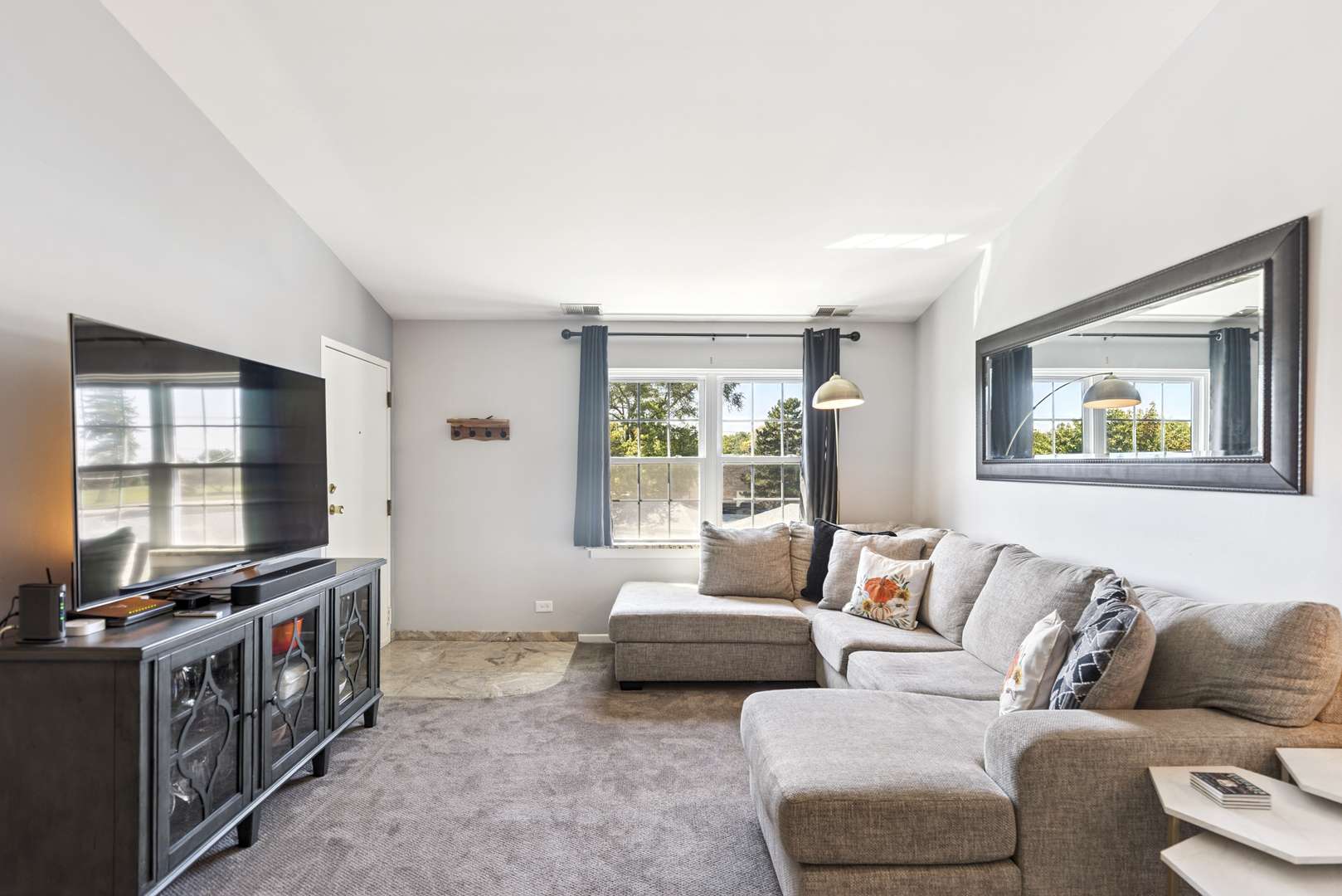 124 E Winchester RD #F, Libertyville, IL 60048