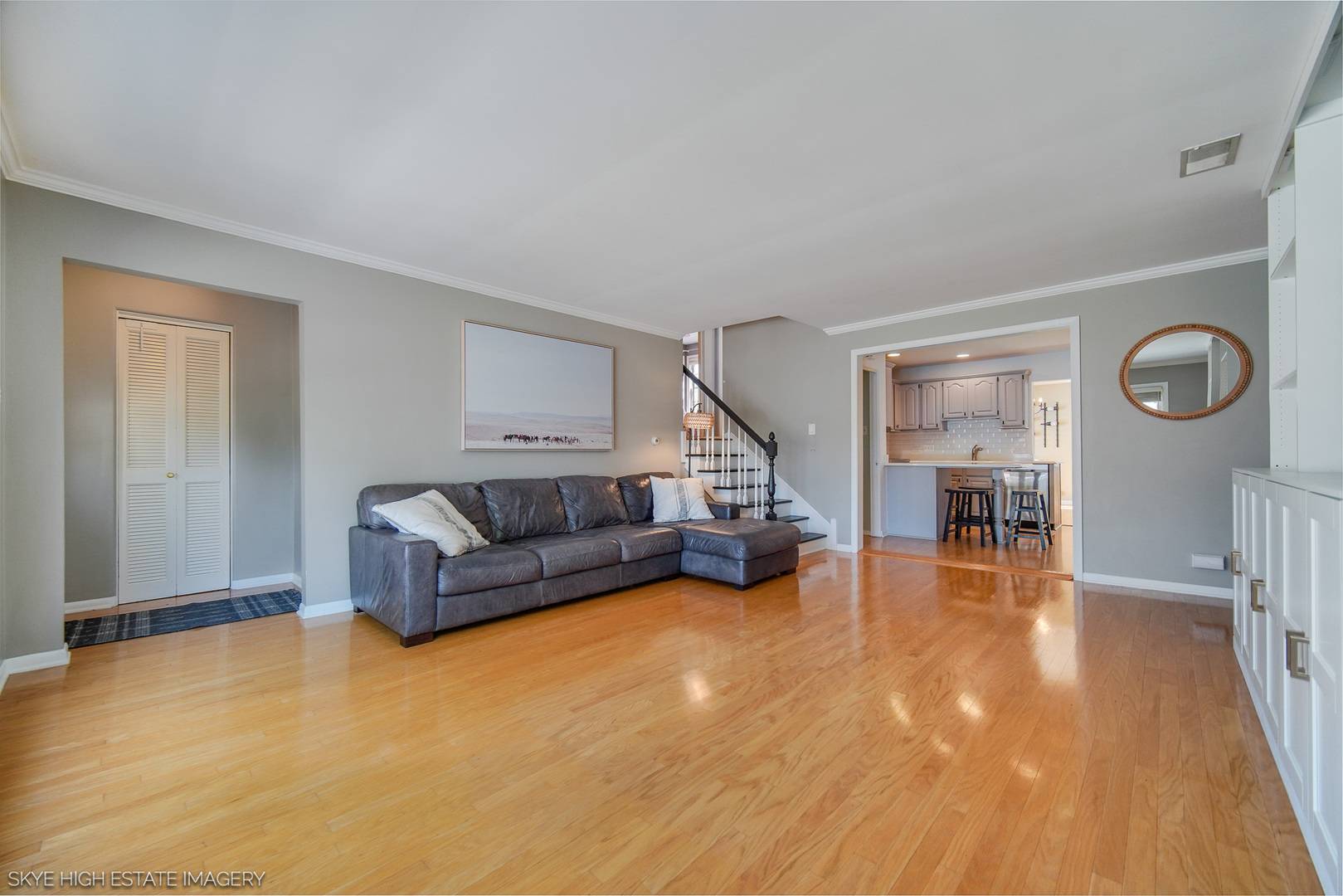 929 Sherwood RD, La Grange Park, IL 60526