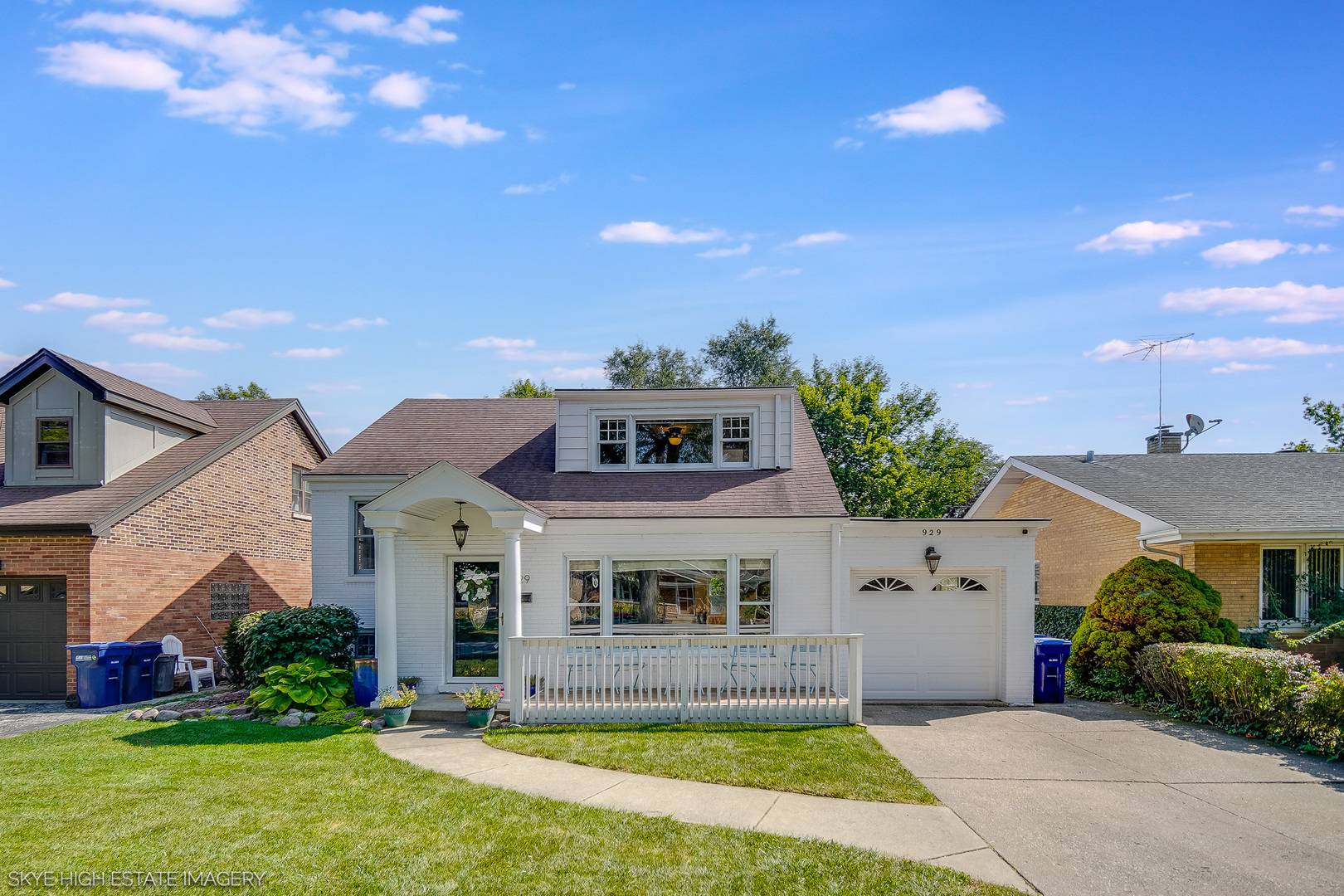 929 Sherwood RD, La Grange Park, IL 60526