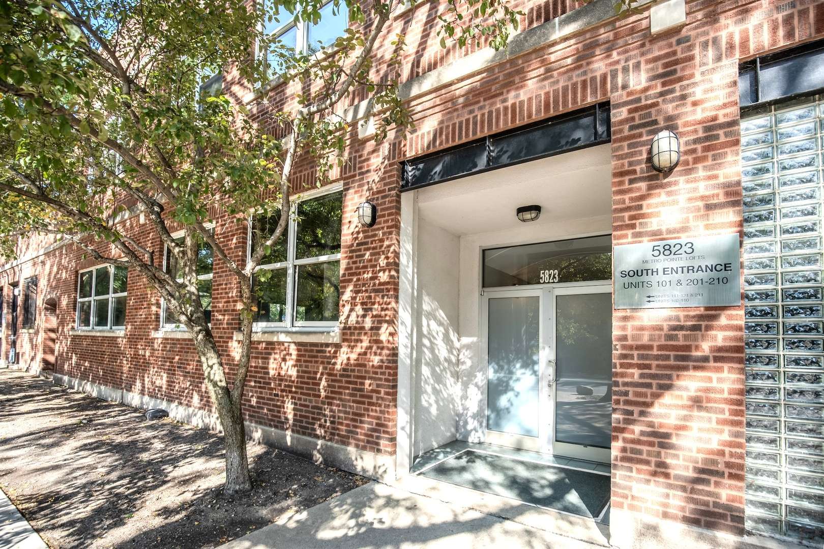 5823 N Ravenswood AVE #205, Chicago, IL 60660