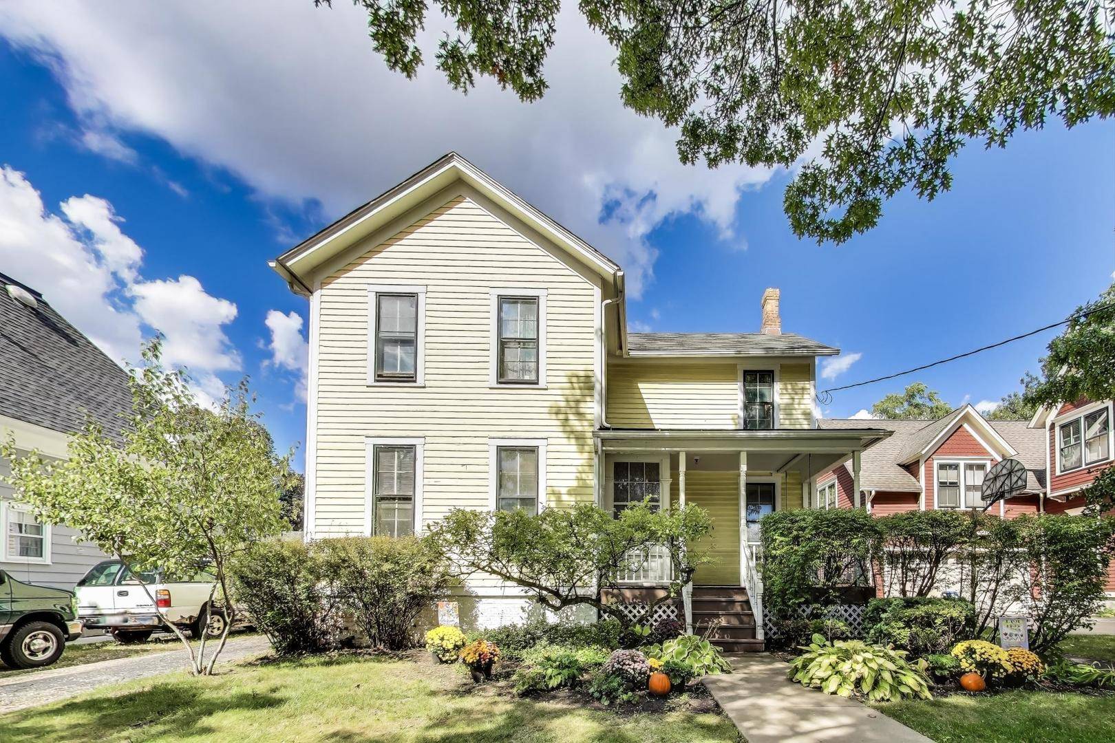 214 W Fremont ST, Arlington Heights, IL 60004