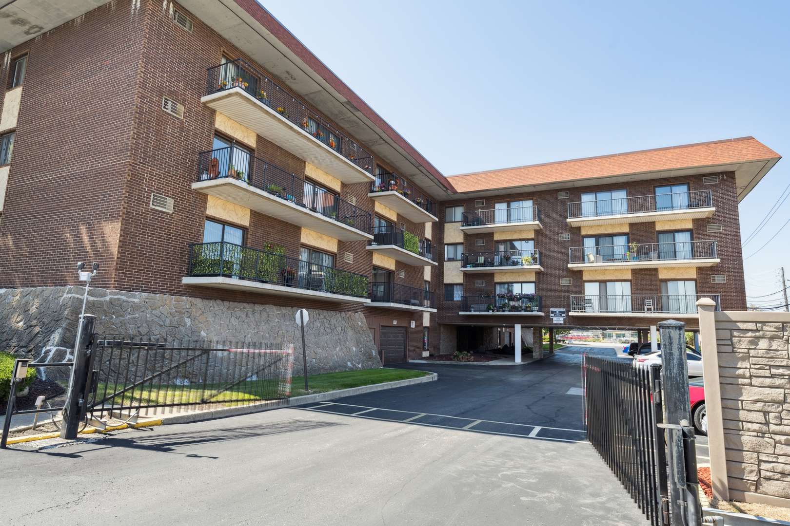 9520 S MAYFIELD AVE #N105, Oak Lawn, IL 60453