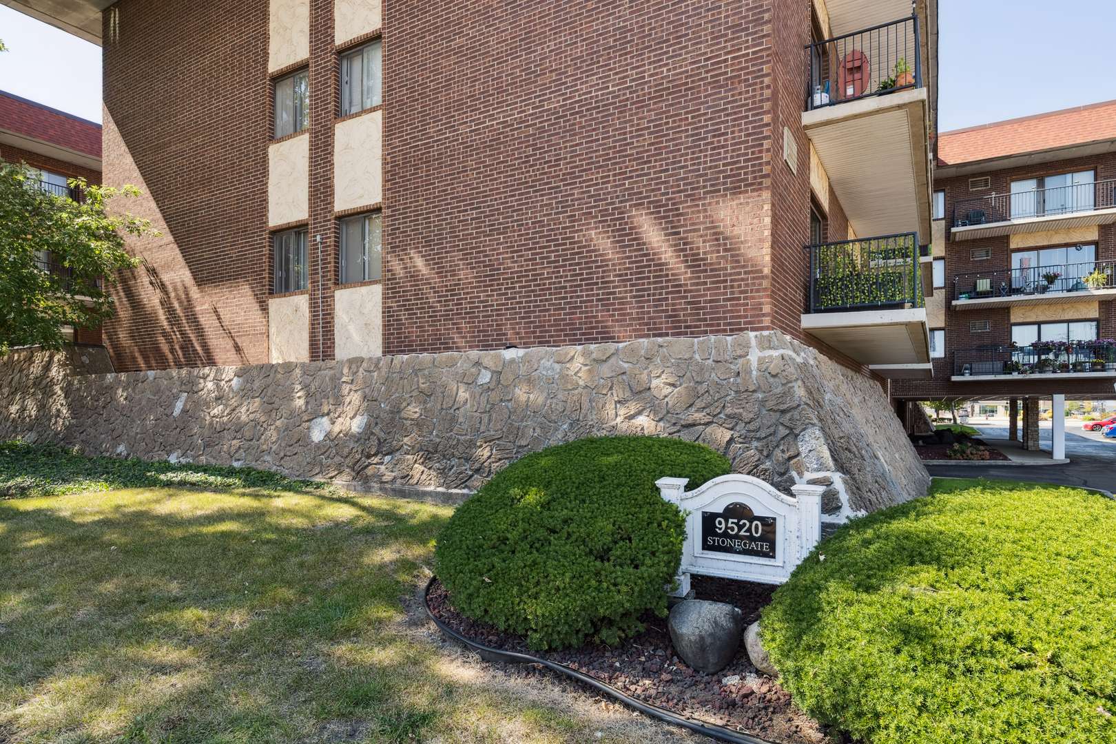 9520 S MAYFIELD AVE #N105, Oak Lawn, IL 60453