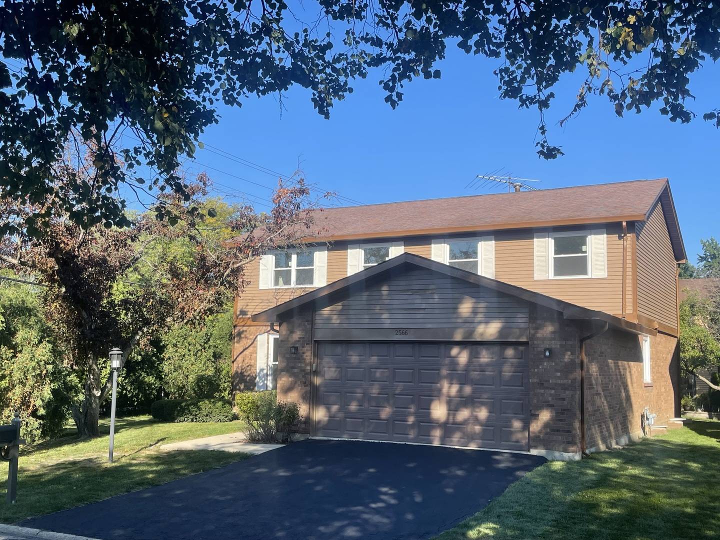 2566 Brian DR, Northbrook, IL 60062