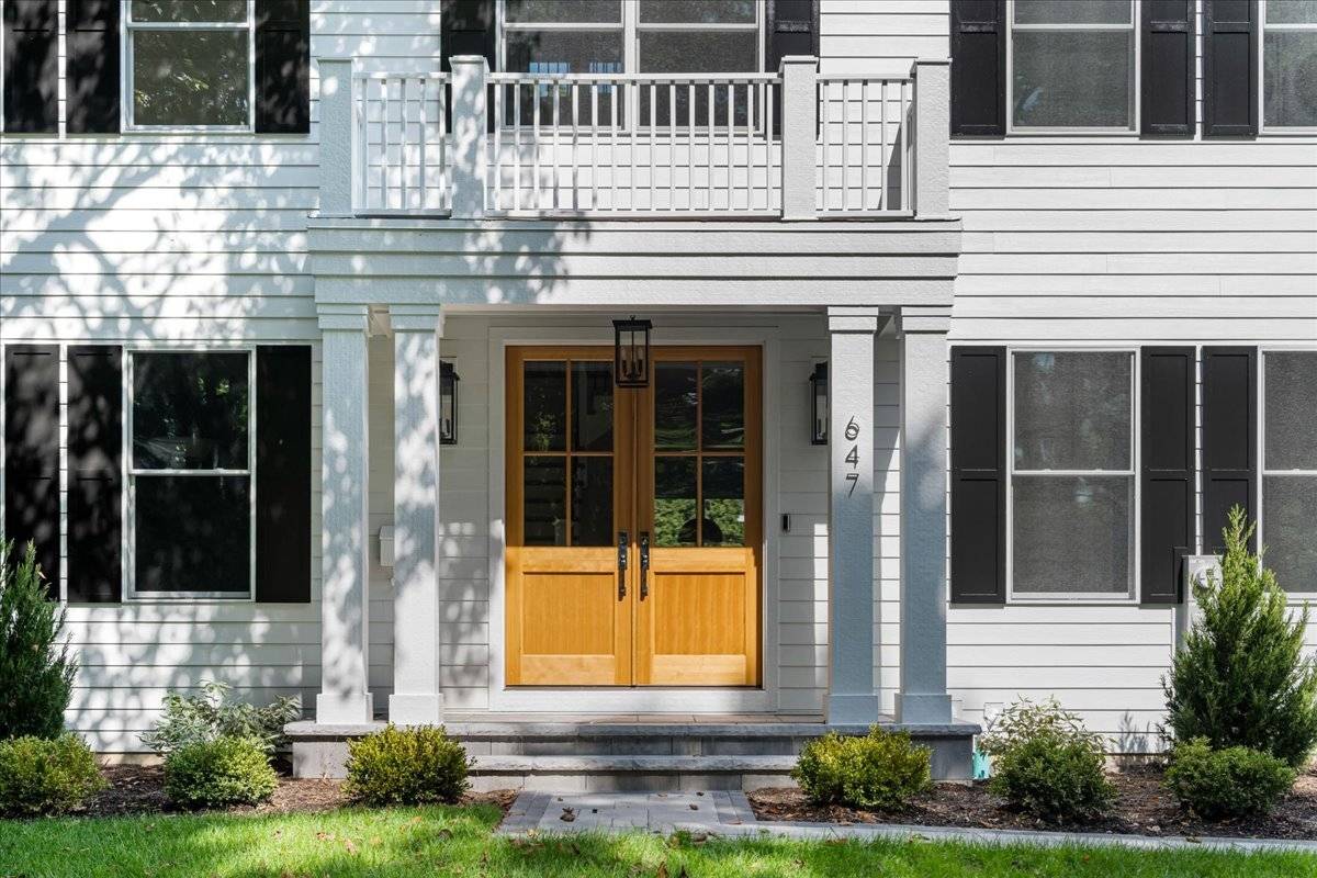 647 Garland AVE, Winnetka, IL 60093