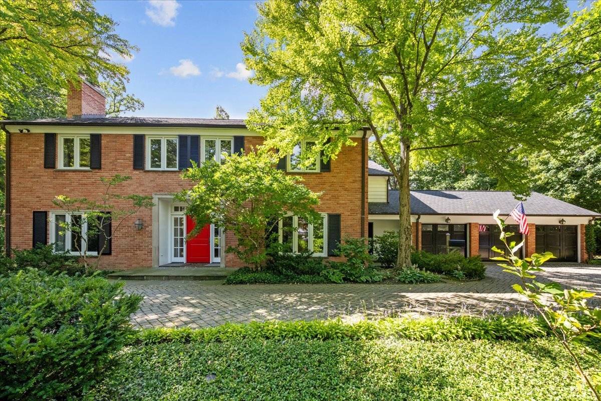 945 E Illinois RD, Lake Forest, IL 60045